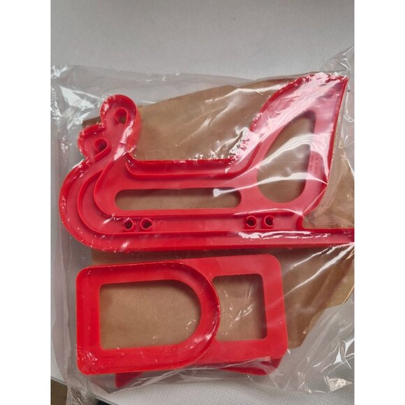 Wilton Santas Sleigh & Reindeer Cookie Kit Includes Cutters & Decorating Tools - Picture 4 of 7